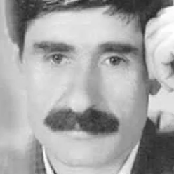 Kapıda Oturmuş Boynunu Eğer