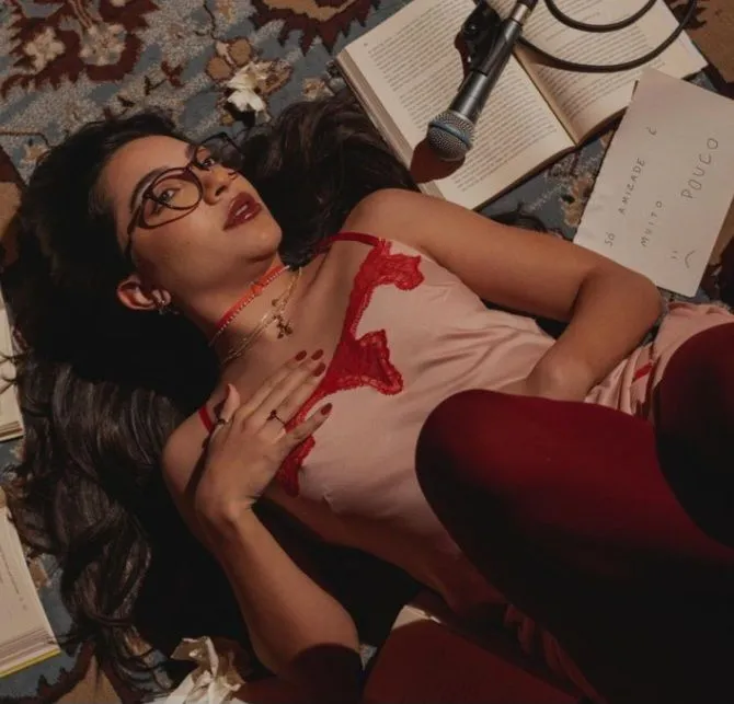 Travesseiro - Ana Laura Lopes