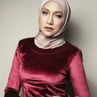 Dekat Tapi Jauh-cover