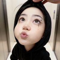 サイナと申しますぅ