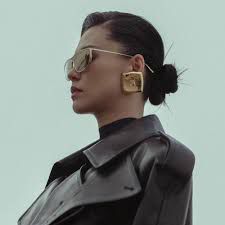 Nữ Hoàng-cover