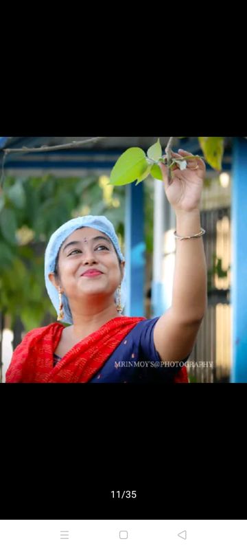 তুমি অনেক ফুলের মাঝে