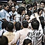 แขวนอยู่บนเส้นด้าย-cover