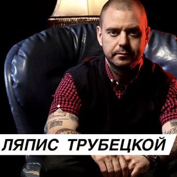 В платье белом