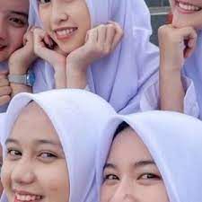 Oi adek berjilbab ungu akustik