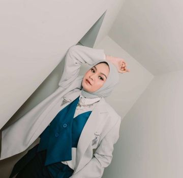 Jenuh Tapi Butuh-cover