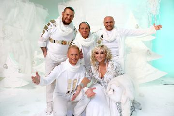 Падали снежинки