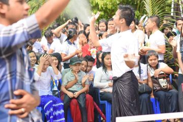 သူငယ္ခ်င္းမ်ားကို