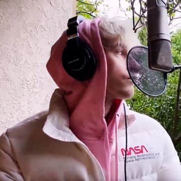 Pretty Toxic Revolver-cover