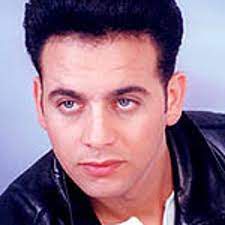 من رمش عينه