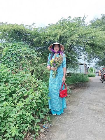 Gửi Em Chiếc Nón Bài Thơ