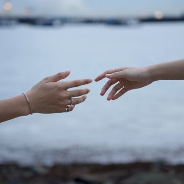 他從我的指尖溜走