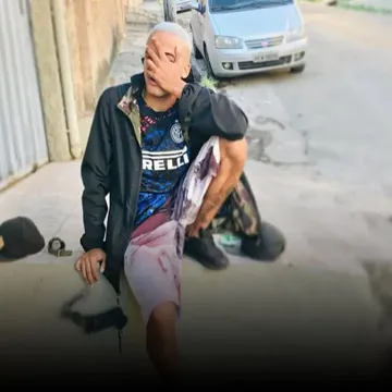 Ela Gosta de Tomar de 4-cover