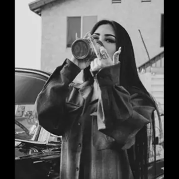 SIMPLESMENTE ELA, NÃO CONSIGO VIVER LONGE DESSA SURTADA