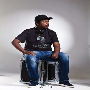 Woza Nana (feat. Thandiswa Mazwai, Nokwazi & Heavy-K)