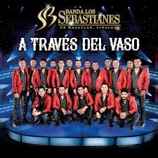 A través del vaso