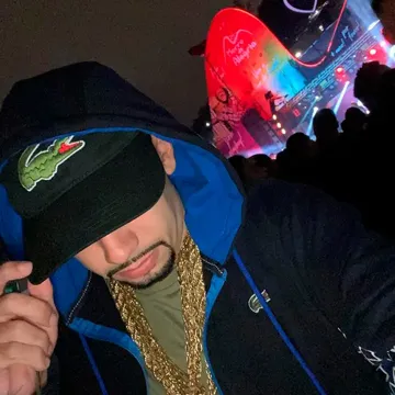 hit-carioca-incendeia-coisa-linda-beb-x-kikando-e-me-olhando-beat-fino-cover-image