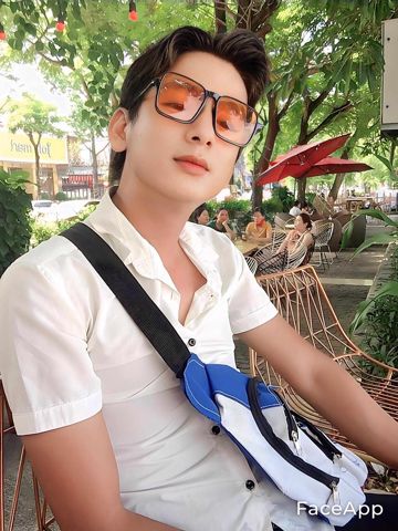 Có Một Người Vẫn Đợi