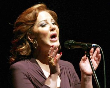 مين اداك الحق -مياده حناوي-cover
