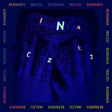 Momenty-cover