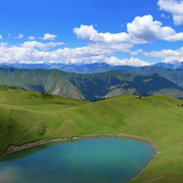 მე ვზივარ ნავში