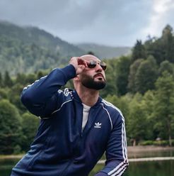 uzak ol-cover