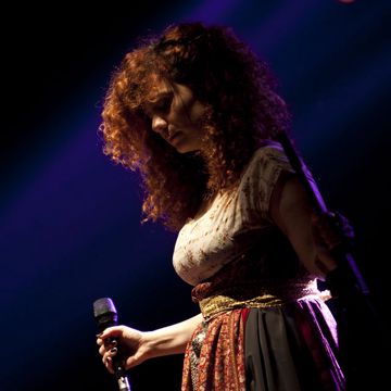 لما بدا يتثنى