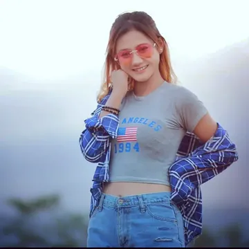 fira-santika-emang-gue-cantik-cover-image