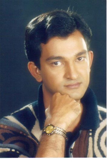 Krishno Churar Chaye Chaye