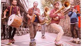 SUYA İNER TAVŞANLAR (MİNNOŞ)