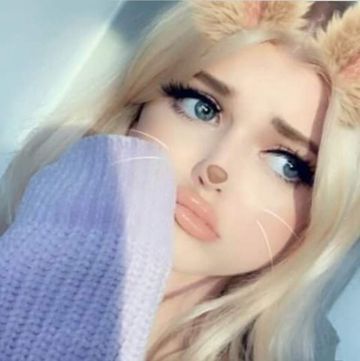 يسمعني حين يراقصني