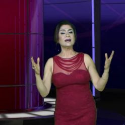 Bir Kızıl Goncaya Benzer