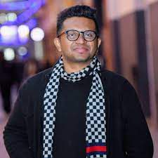 Azhalinte Aazhangalil-cover