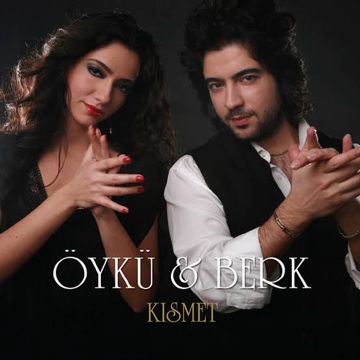 Evlerinin Önü Boyalı Direk-cover