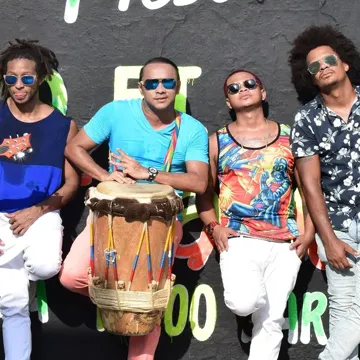 La Muchachita (Remix) [feat. Bazurto All Stars]-cover