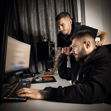 Она делит со мной вайб-cover