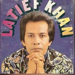 Antara Senyum dan Perang