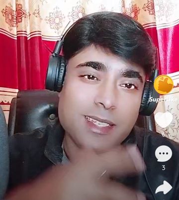 চিকন চাকন মাঞ্জা দোলে গানের তালে তালে 
