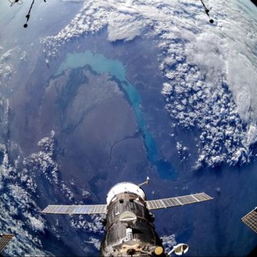 Земля в иллюминаторе