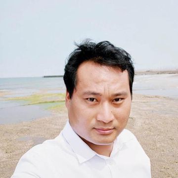 宝马车里的女人